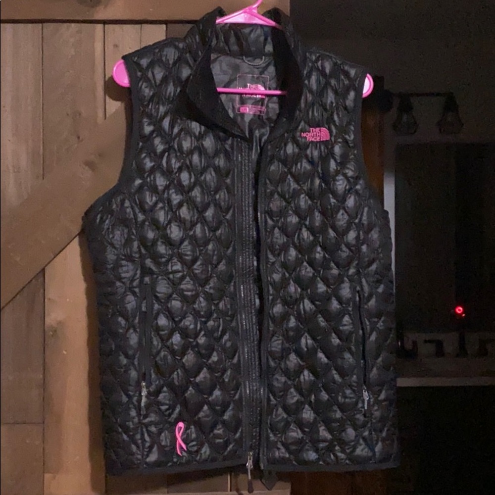 North face black vest